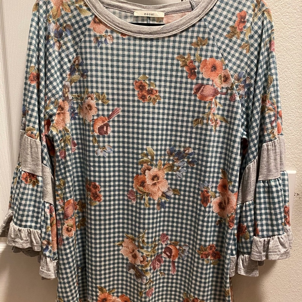 New Easel L Top with bell sleeves!